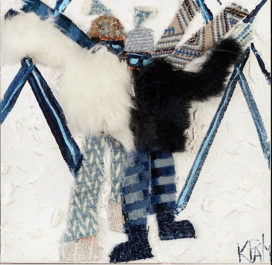 KPalm tiny skiers up close with fur details